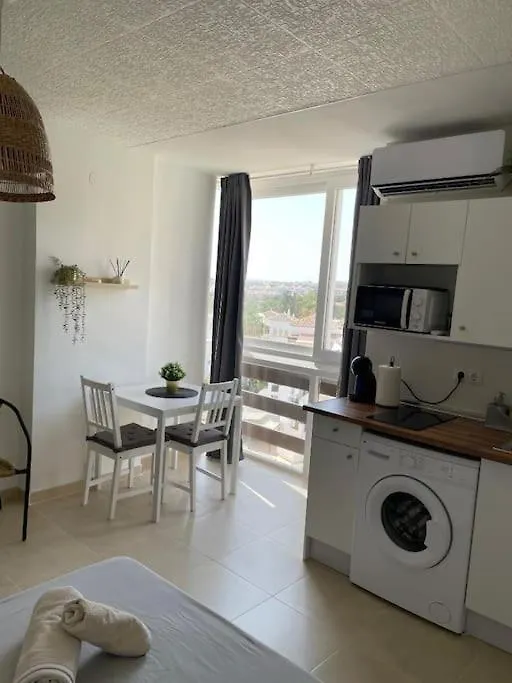 בנאלמדנה Estudio Con Hermosas Vistas