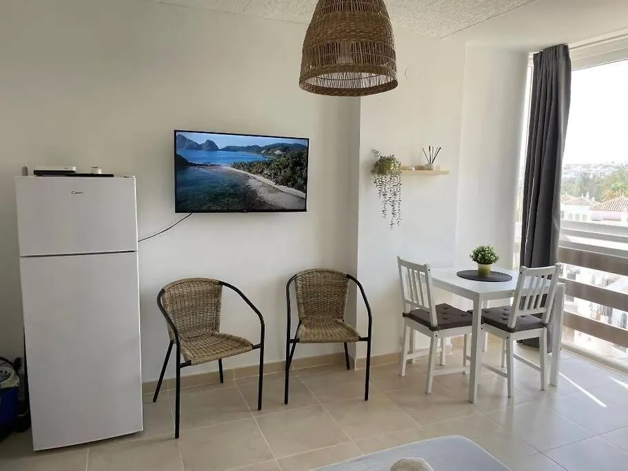 Estudio Con Hermosas Vistas بينالماذينا 0*,